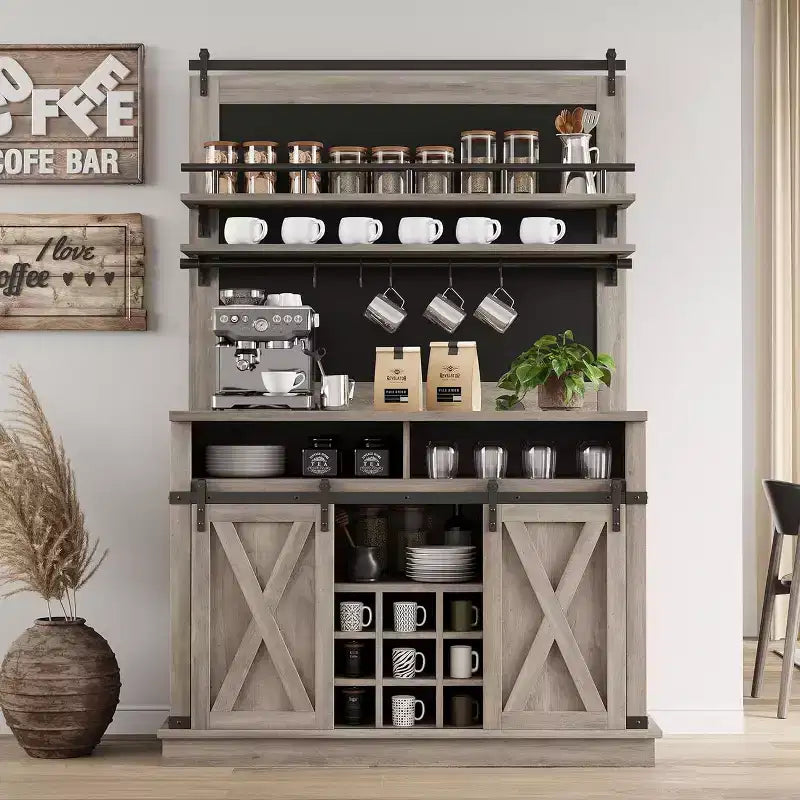 Credenza alta da 75 per caffè, grande dispensa contenitore per cucina, mobile bianco da caffè con ante e porta scorrevole stile fienile