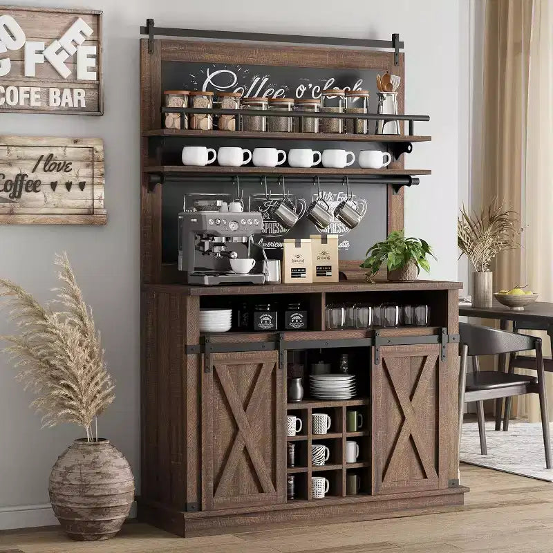 Credenza alta da 75 per caffè, grande dispensa contenitore per cucina, mobile bianco da caffè con ante e porta scorrevole stile fienile